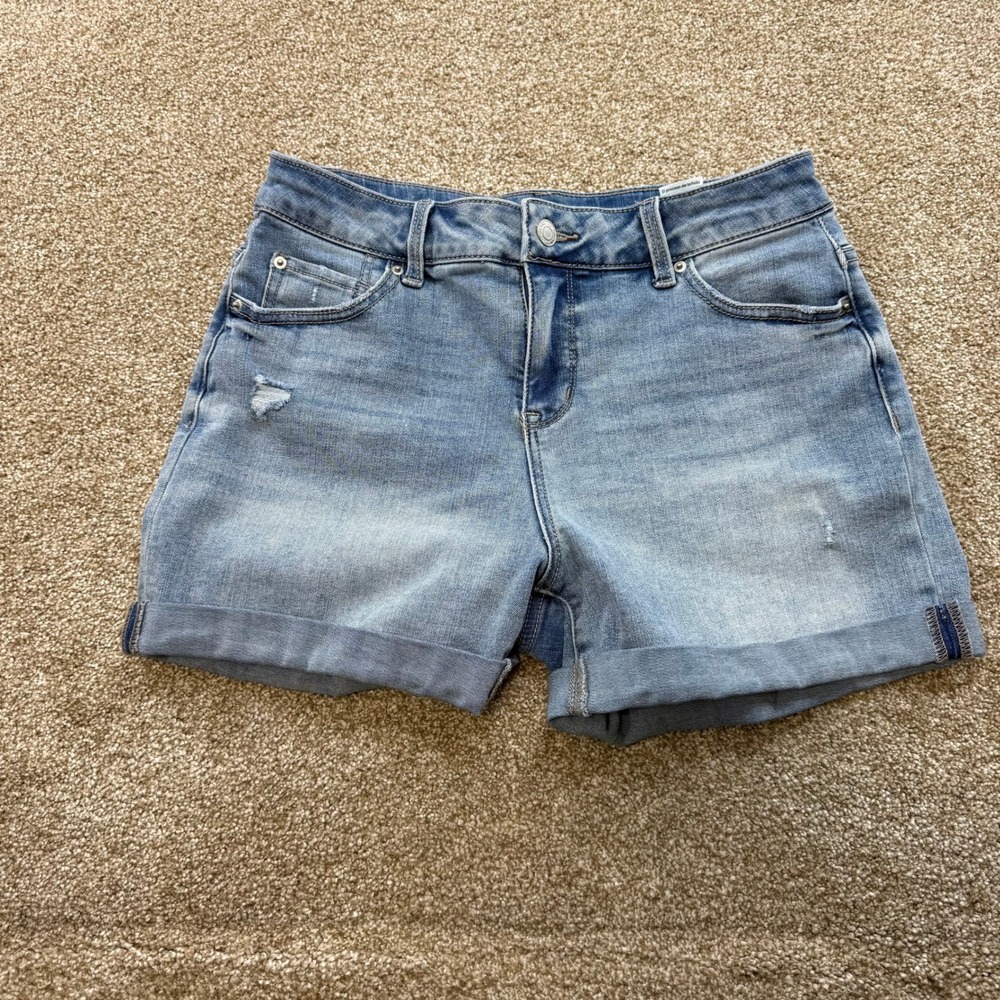 Time and Tru Womens Mid Rise Cuffed Denim Shorts Light Wash Distressed 6 Beachy